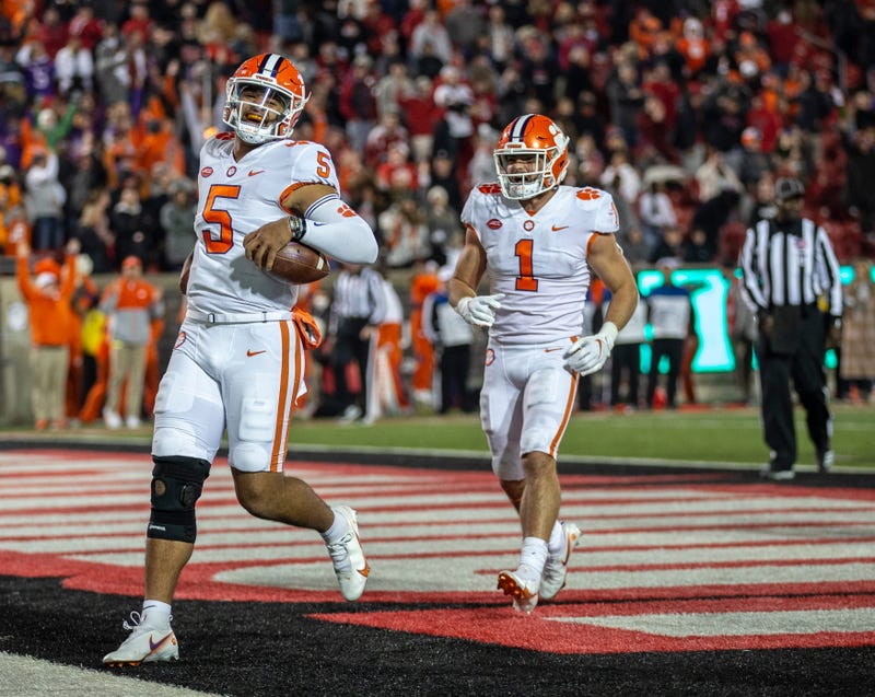 "Frantic Finish" Clutch plays propel Clemson to win in Derby City