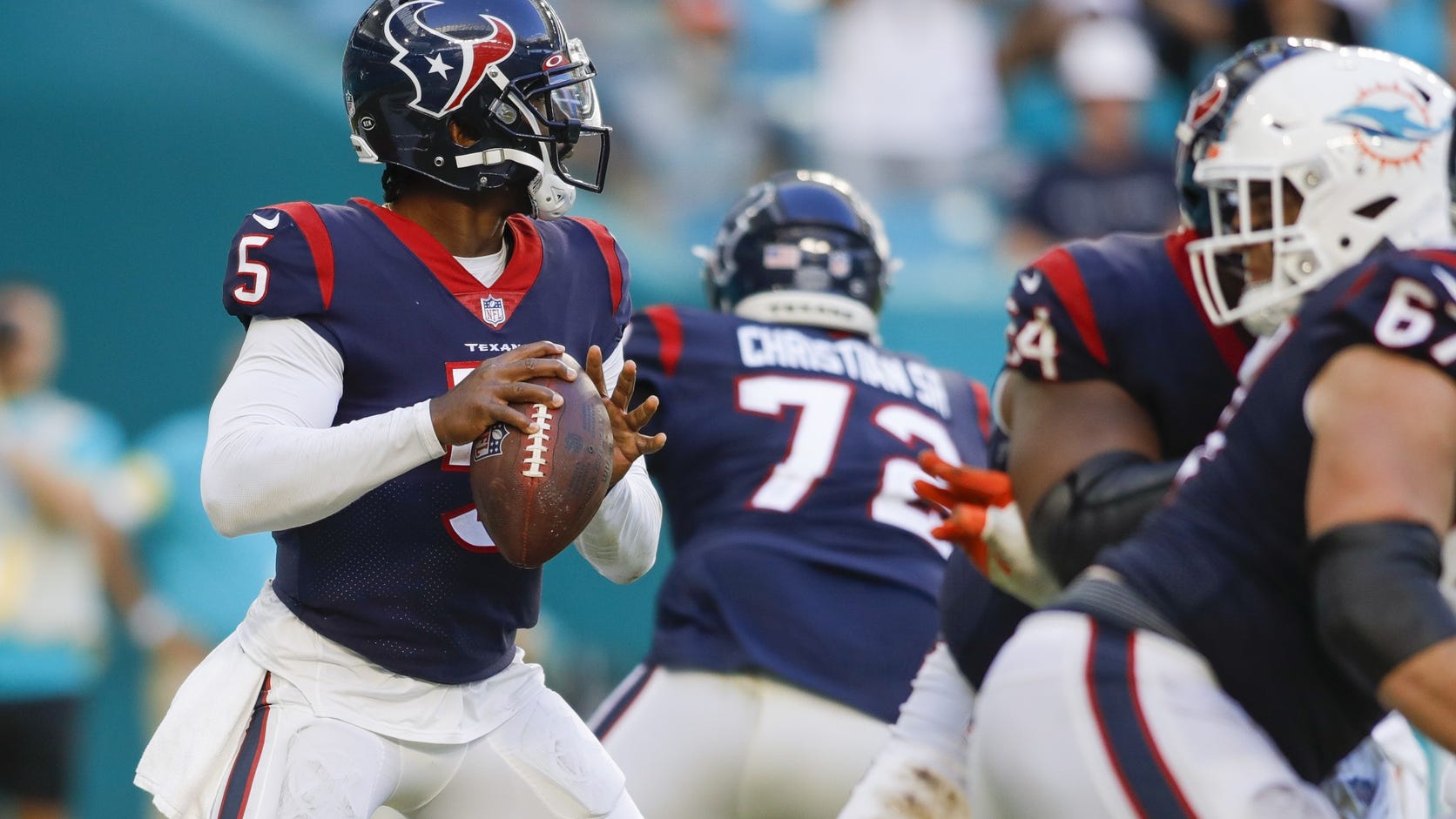 Taylor returns, yet isn’t enough to help Texans end slide