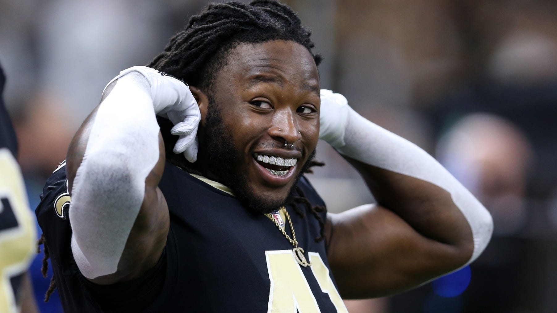 Alvin Kamara tweaked his hamstring in rehab, then junked the cleats he was wearing
