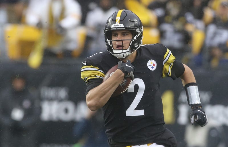  Pittsburgh Steelers quarterback Mason Rudolph (2) runs the ball against the Detroit Lions 
