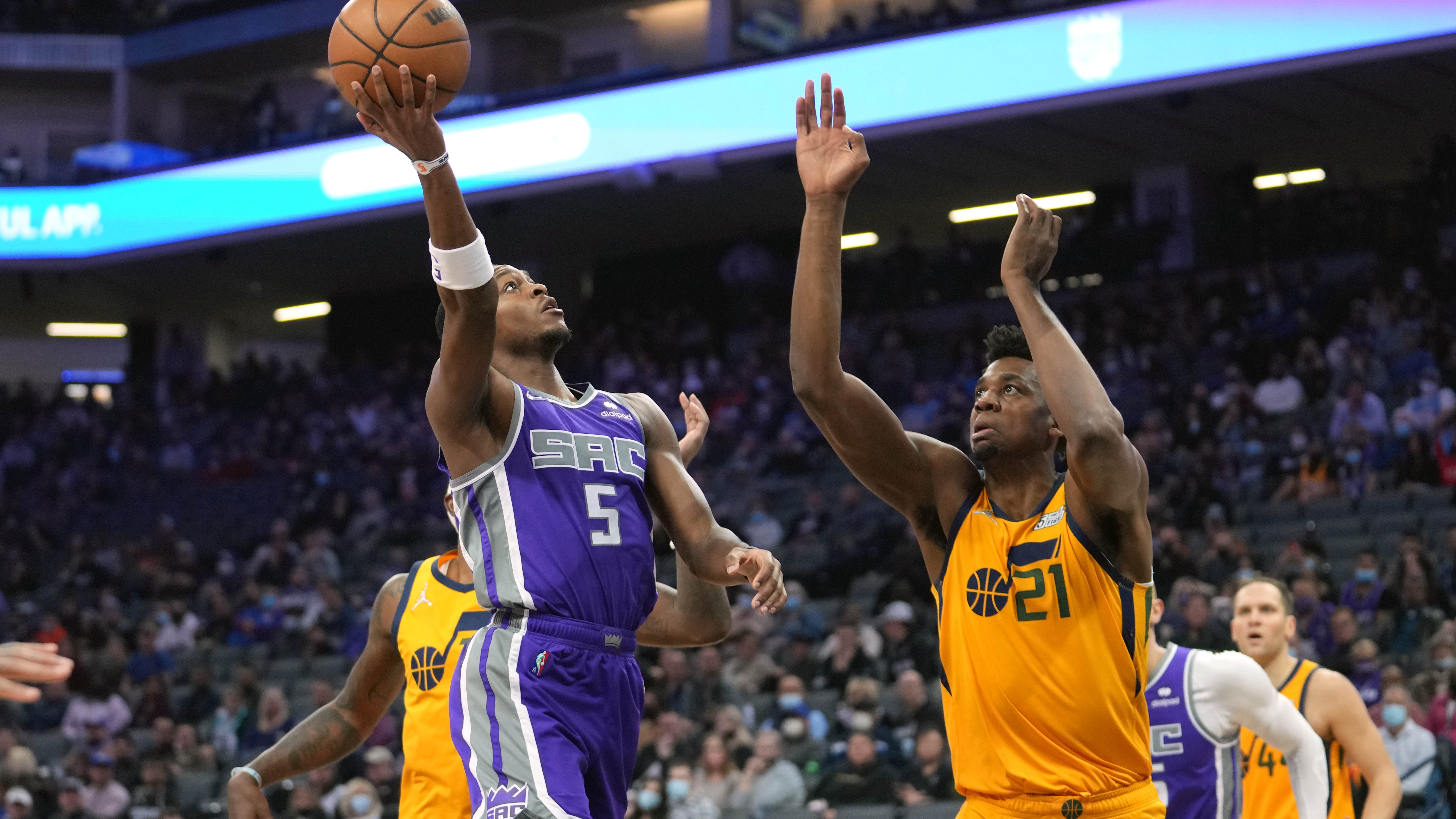 Kings - Jazz game delayed after drunk fan pukes courtside