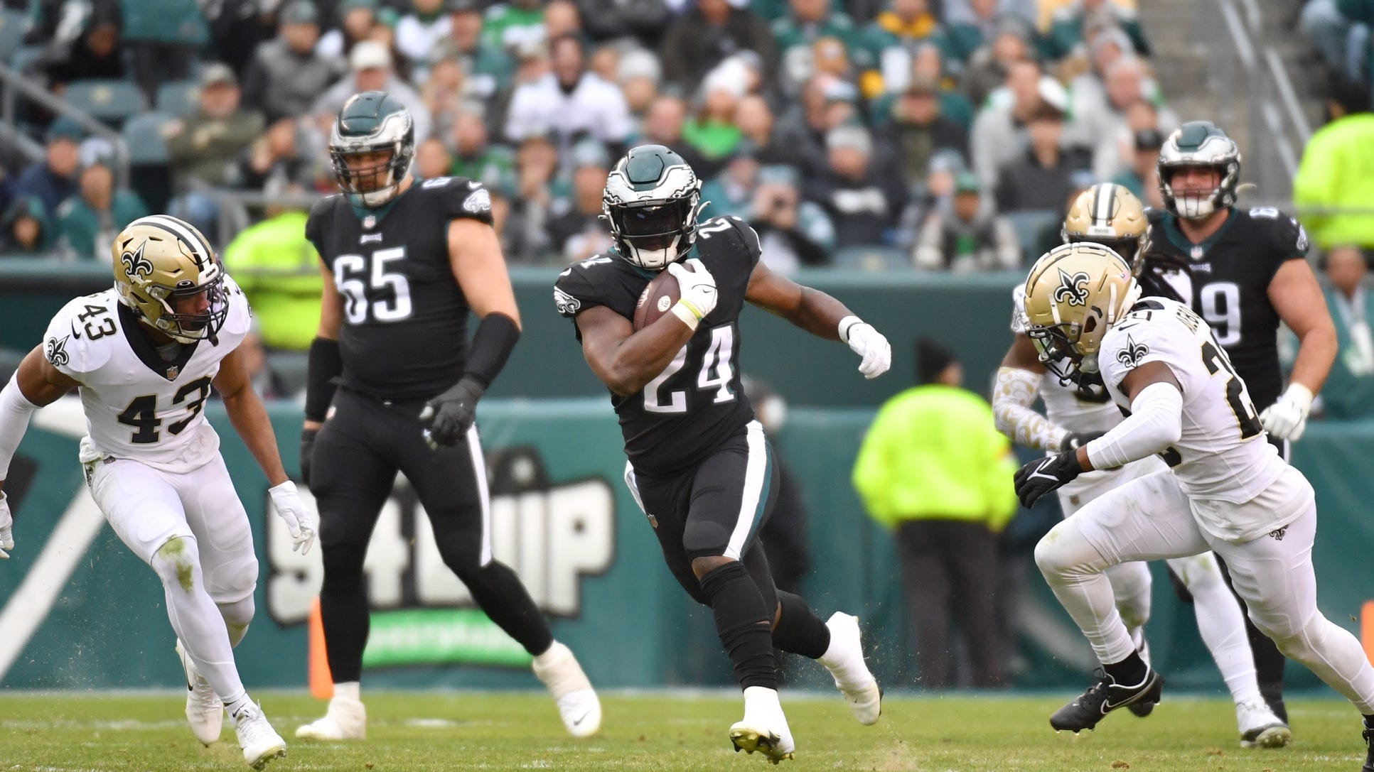 Saints sign veteran RB Jordan Howard to practice squad
