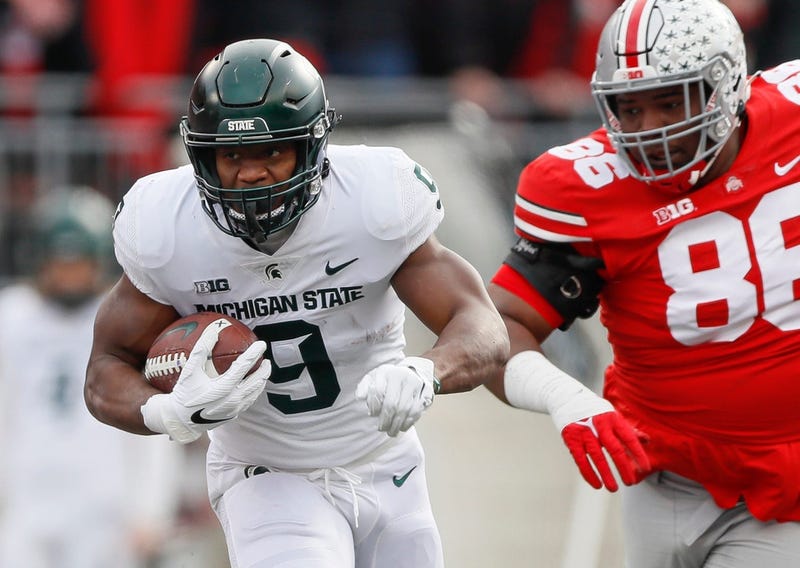 Kenneth Walker running against Ohio State