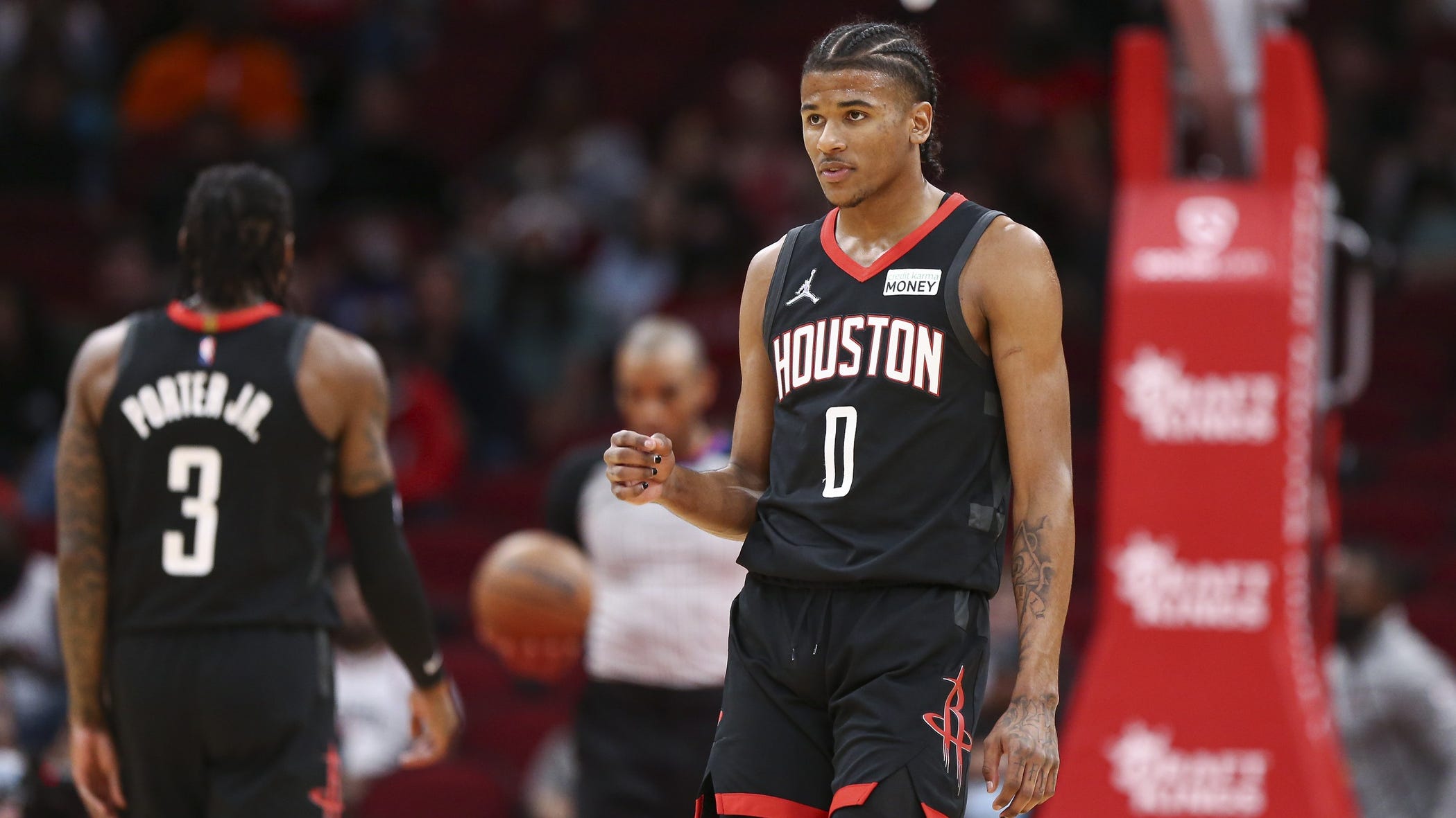 Rockets rookie Jalen Green leaves Bulls game with leg injury