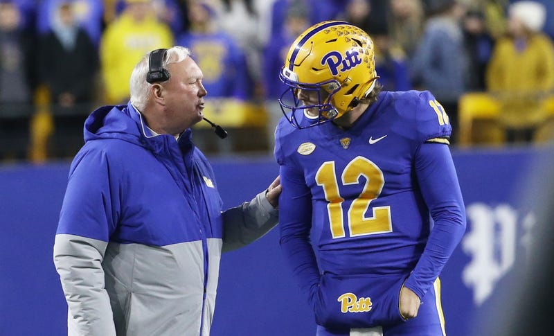 Mark Whipple talks with Kenny Pickett