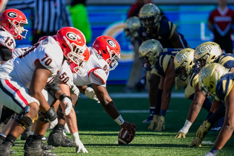 Nov 27, 2021; Atlanta, Georgia, USA; Georgia Bulldogs and Georgia Tech Yellow Jackets players await the snap during the second half at Bobby Dodd Stadium.