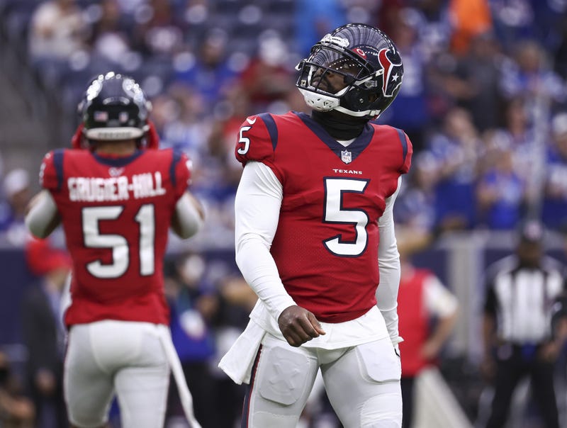 Tyrod Taylor (5) looks up after a play during the first quarter against the Indianapolis Colts