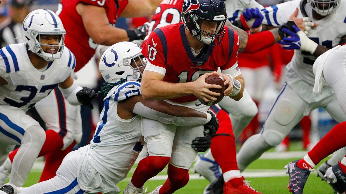 Ahead of opener, Texans coach Lovie Smith mindful of how badly Colts beat them last year