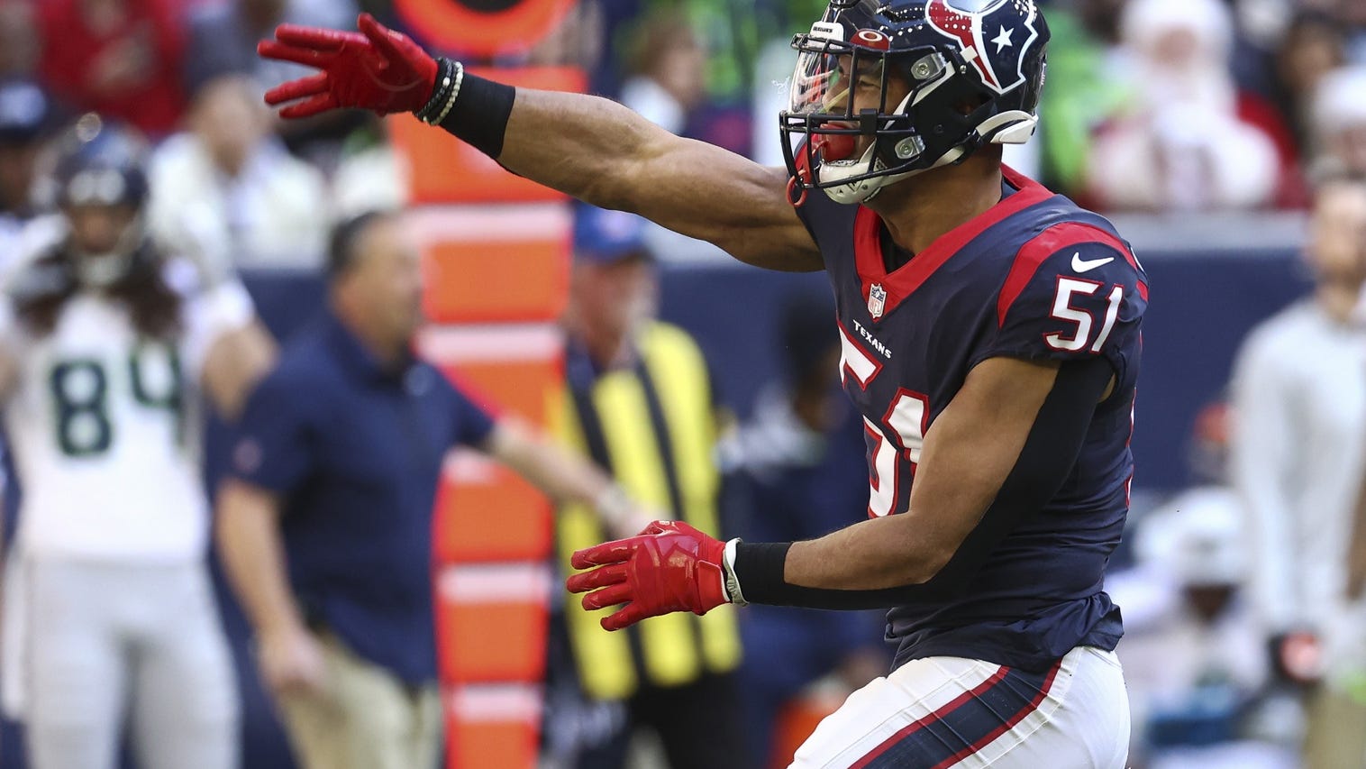 Texans LB Kamu Grugier-Hill carted off field with knee injury