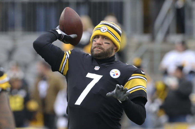 Ben Roethlisberger warms up