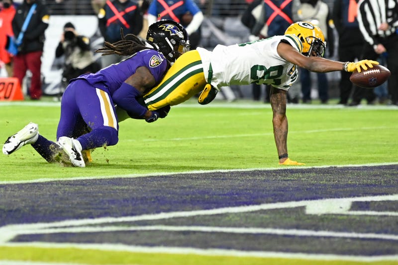 Packers WR Marquez Valdez-Scantling stretches for a TD