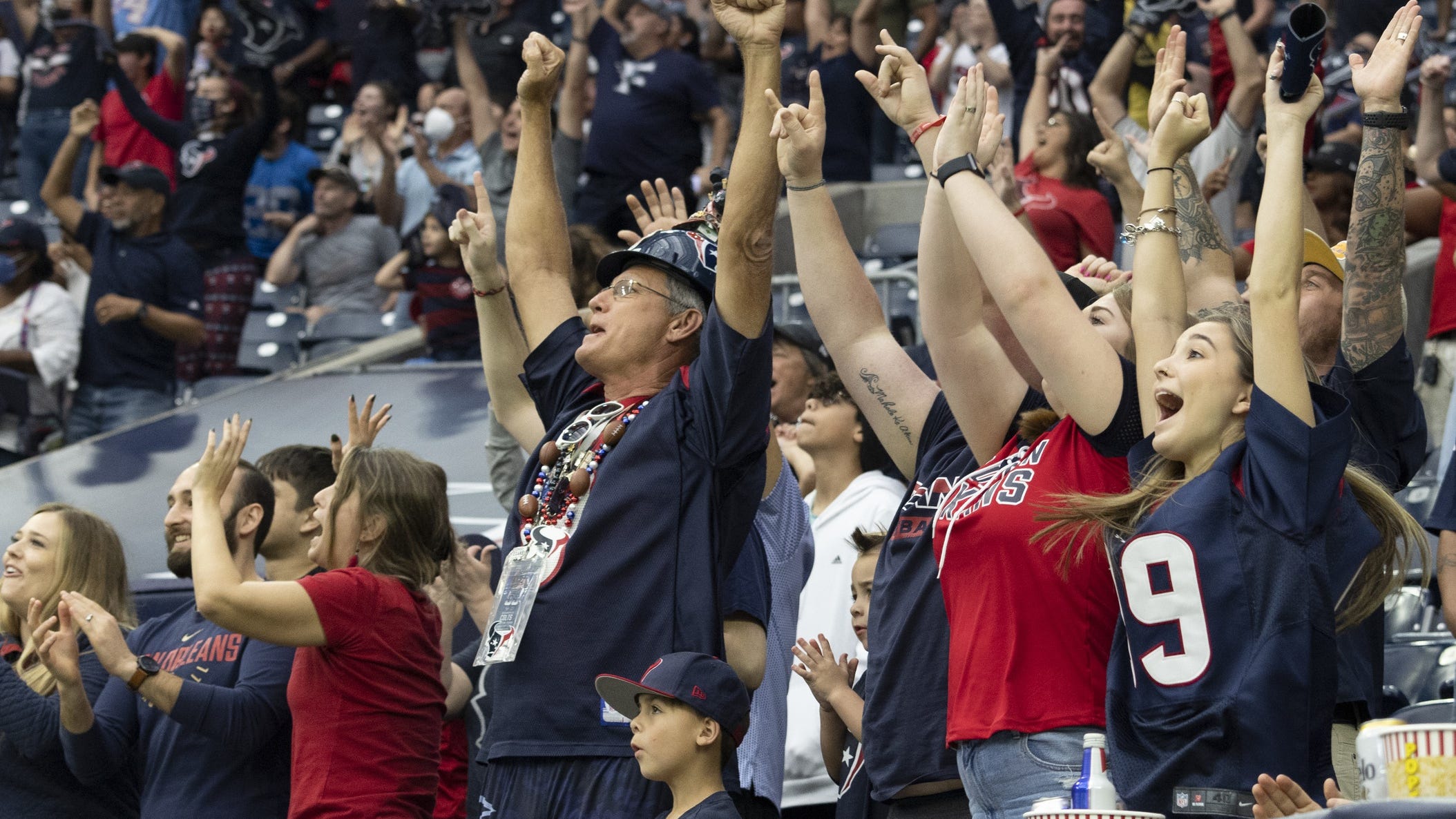 Texans run past Chargers 41-29, ding LA’s playoff hopes