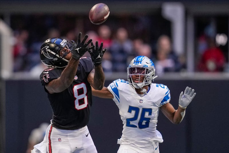 Dec 26, 2021; Atlanta, Georgia, USA; Atlanta Falcons tight end Kyle Pitts (8) catches a pass behind Detroit Lions cornerback Ifeatu Melifonwu (26) during the second half at Mercedes-Benz Stadium.
