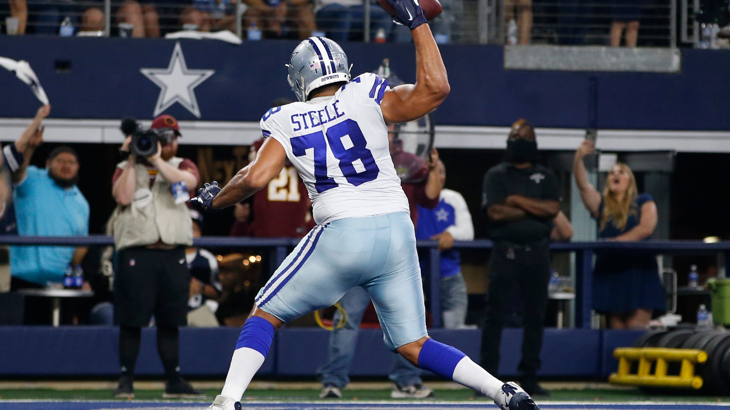 Cowboys dominate Washington in record-breaking win