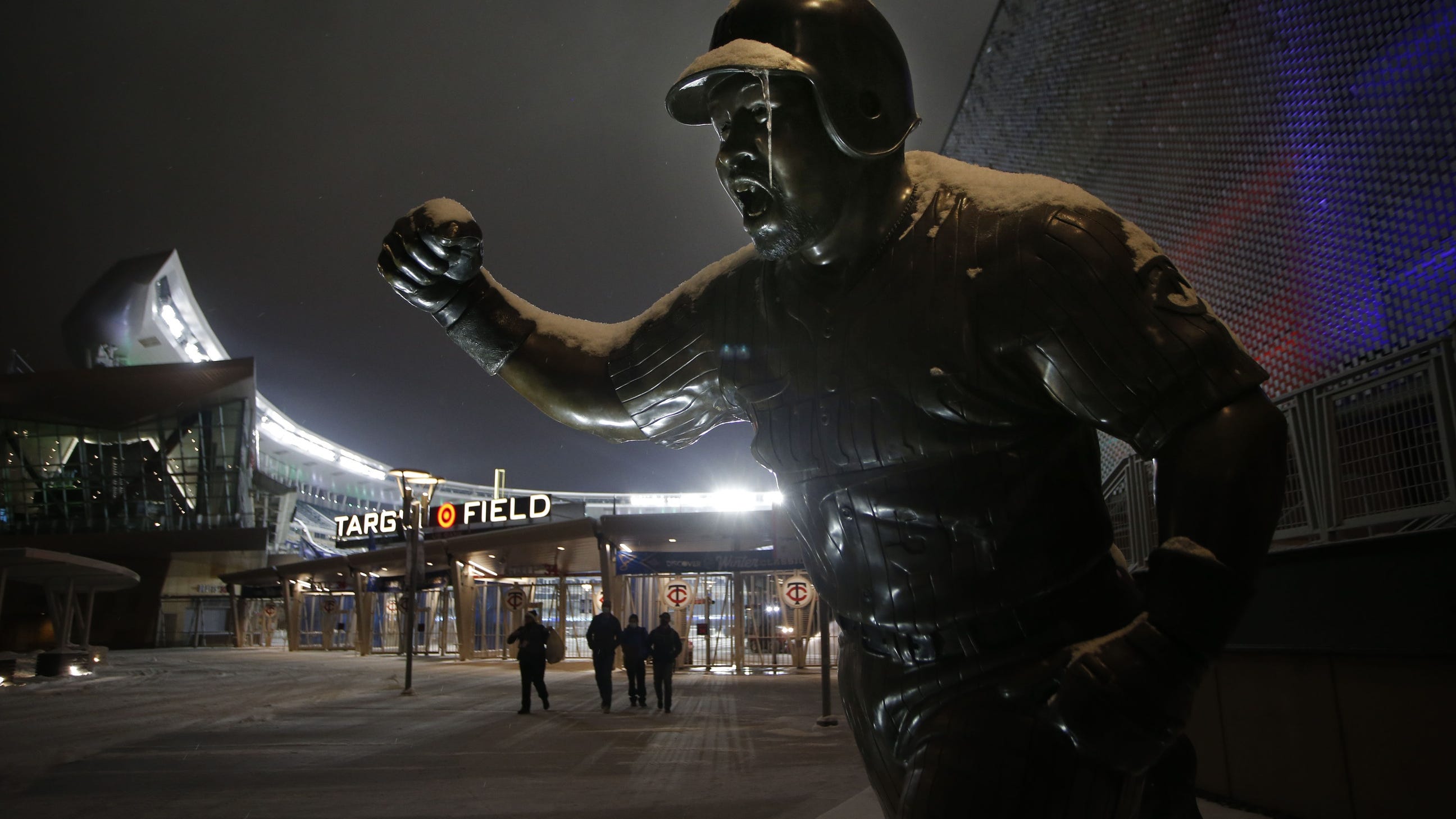 'The game will go on'┃Blues, Wild will play Winter Classic in severe cold