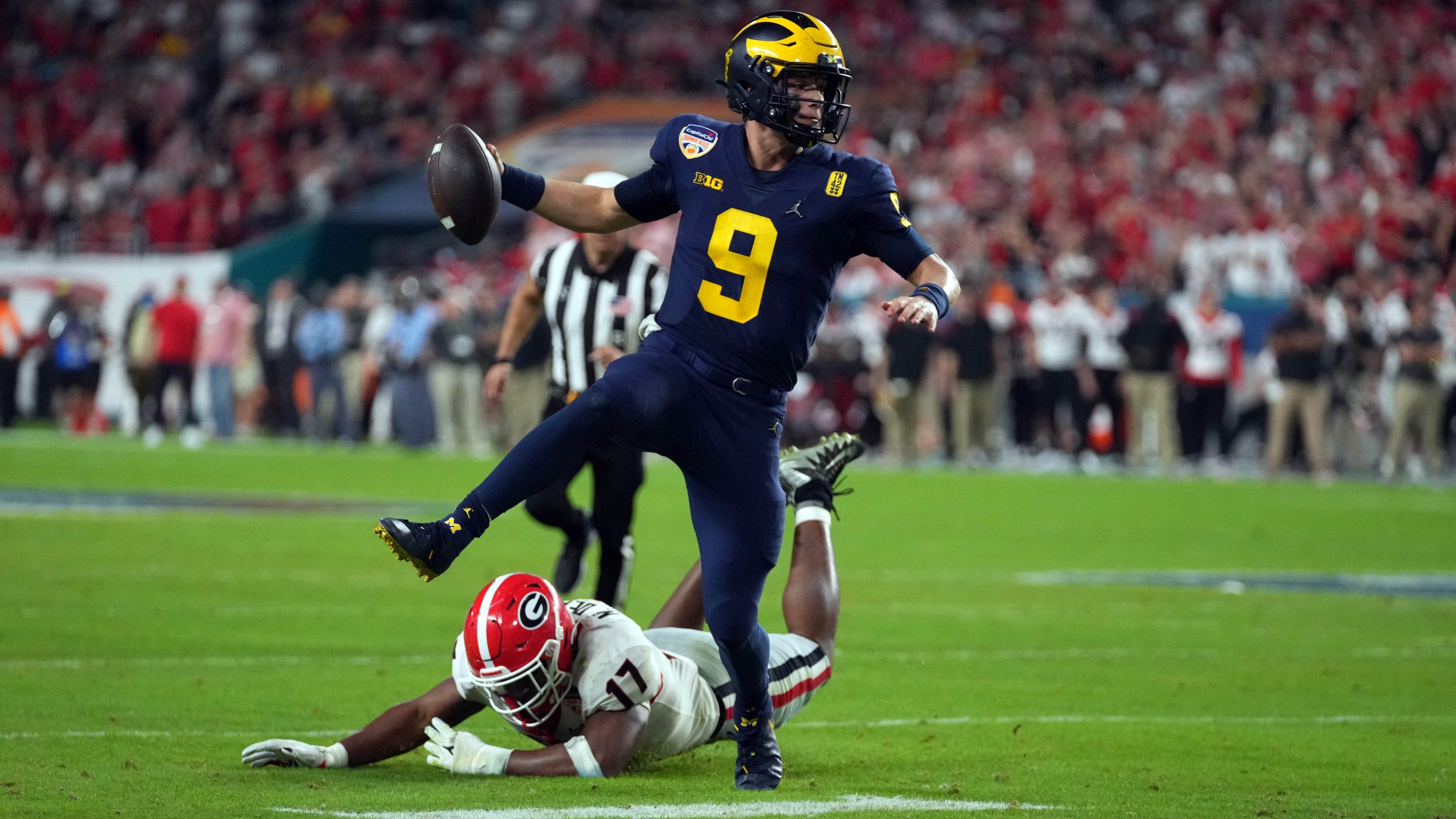 Harbaugh won't apologize for Michigan's QB dilemma