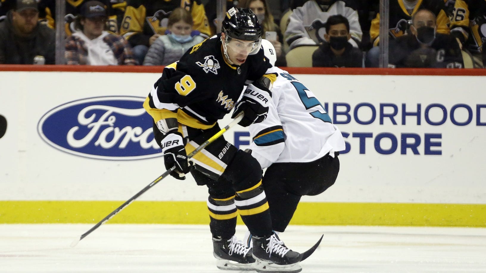 Pens explode for 6 goals in 1st period