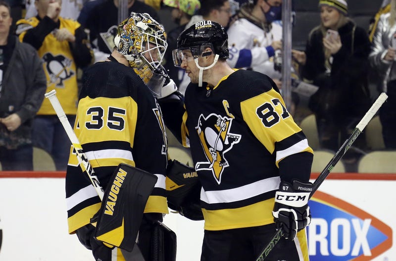Sidney Crosby congratulates goal tender Tristan Jarry