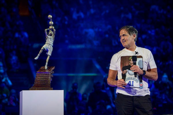 Mark Cuban unveils statue of Dirk Nowitzki