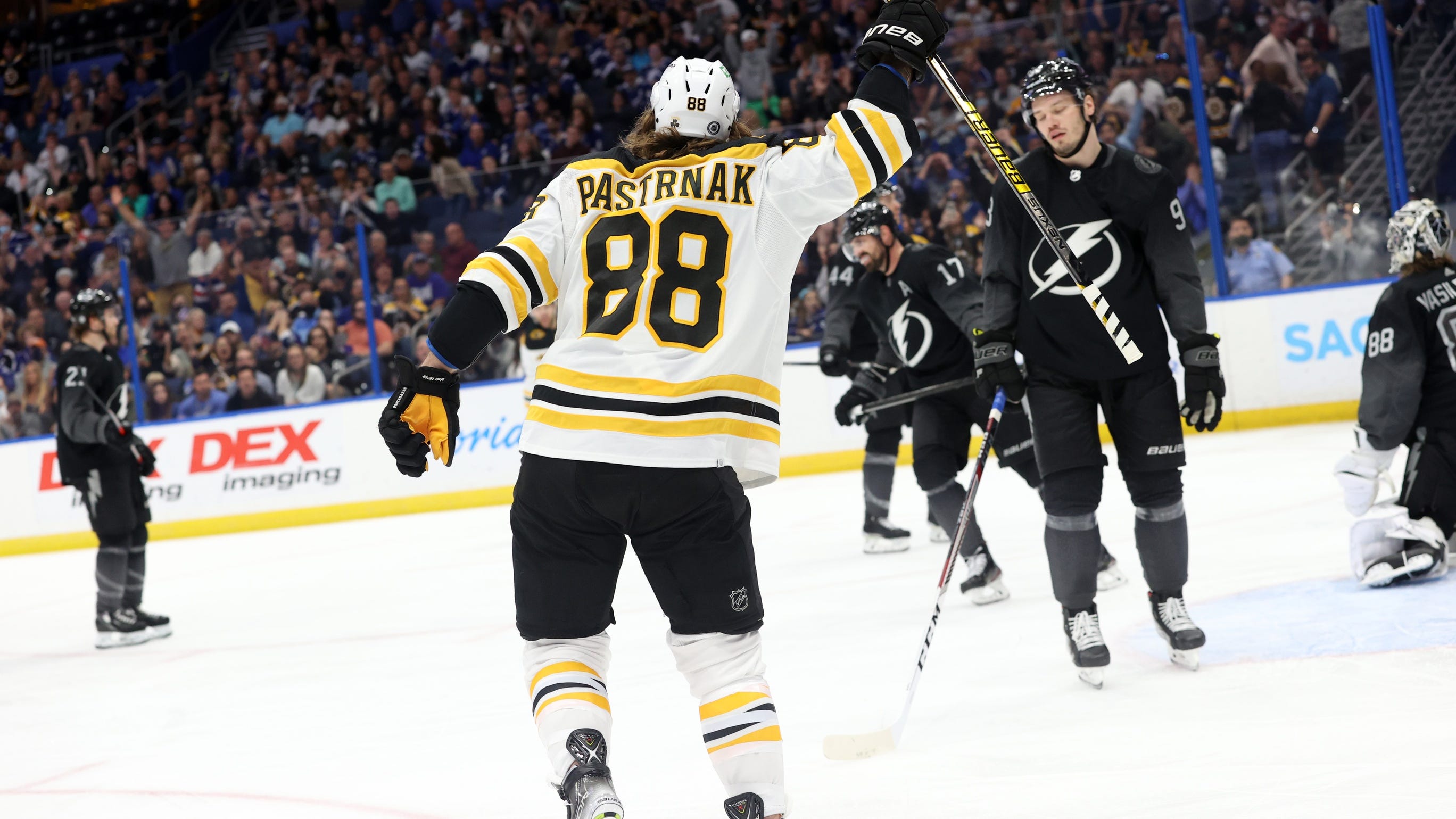 Bruins make statement with convincing win over Lightning