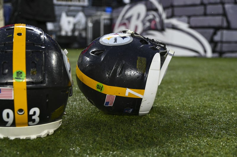 Pittsburgh Steelers quarterback Ben Roethlisberger (7) and inside linebacker Joe Schobert (93) helmet