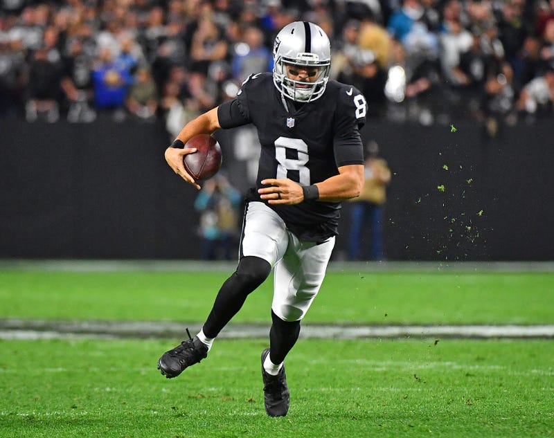 Marcus Mariota running