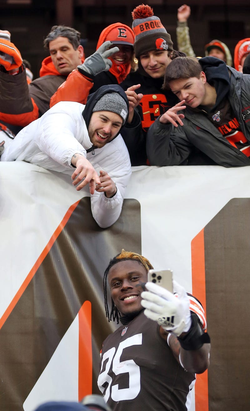 The Browns Sign David Njoku To An Extension