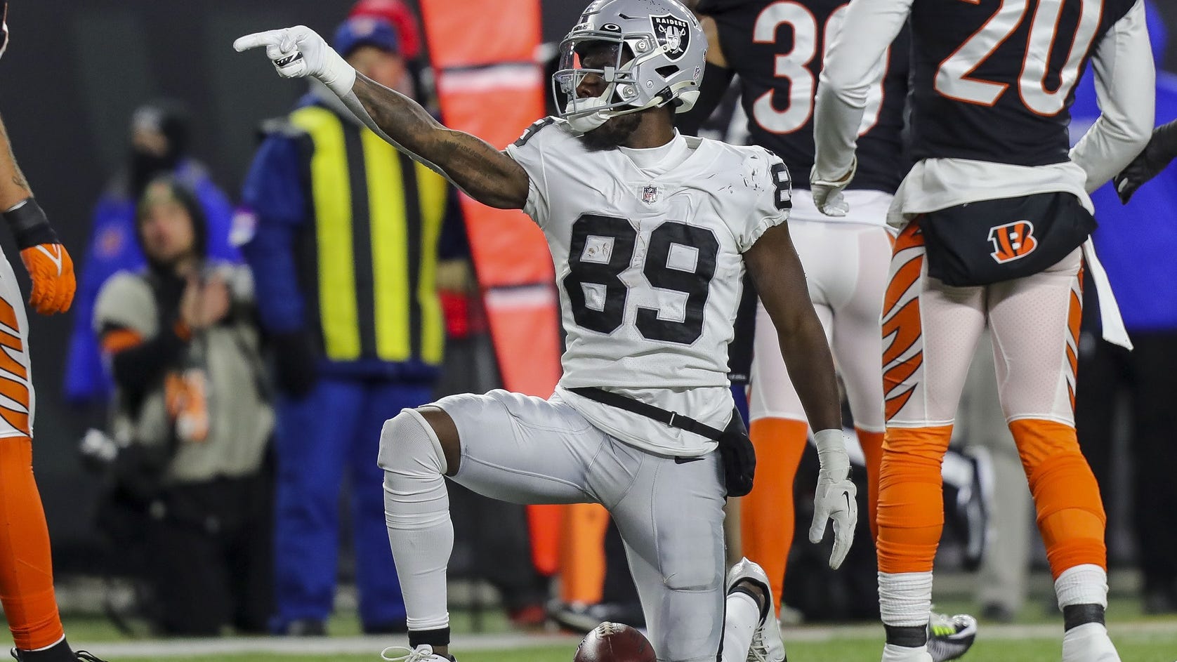 Saints sign former Raiders WR Bryan Edwards to reunite with Derek Carr