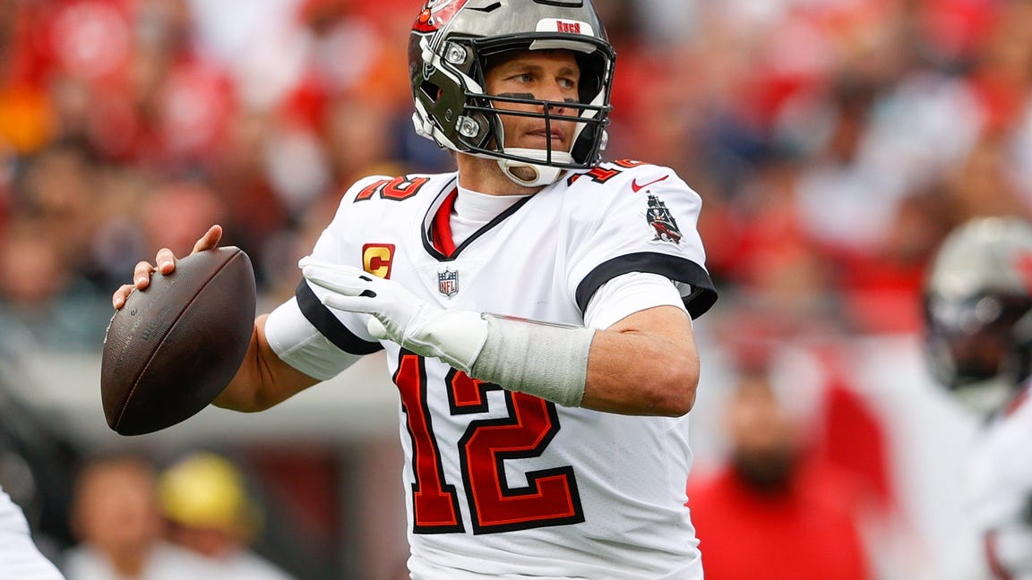 Tom Brady announces he is unretiring, returning to Bucs