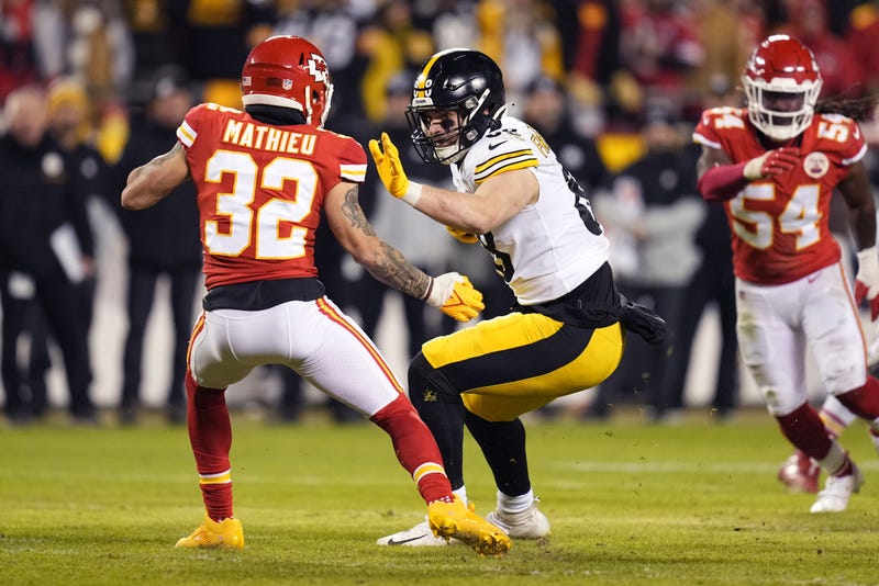 Pittsburgh Steelers tight end Pat Freiermuth (88) is tackled by Kansas City Chiefs free safety Tyrann Mathieu (32)