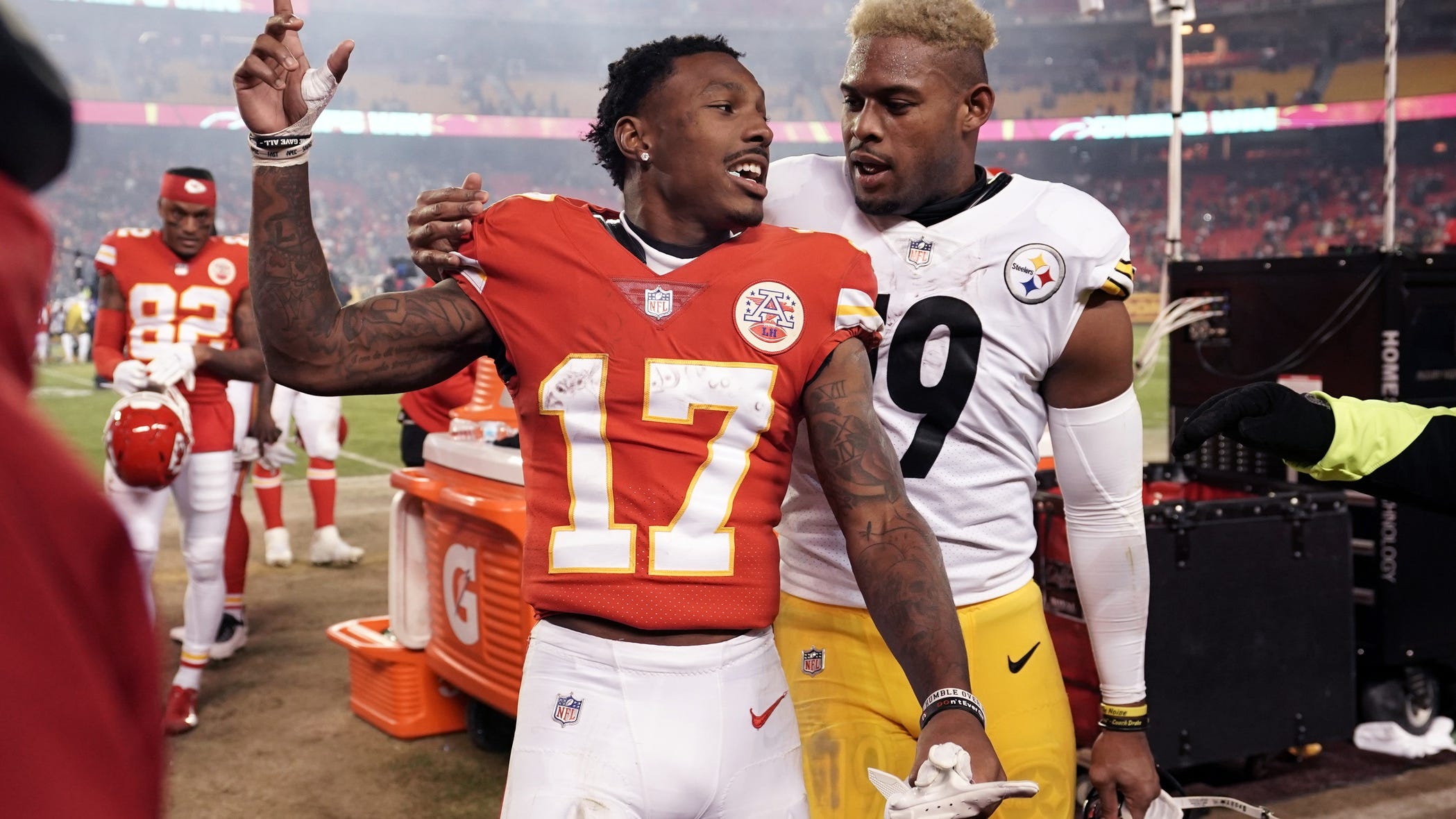 JuJu Smith-Schuster leaves Steelers after five seasons, signs one-year deal with Chiefs