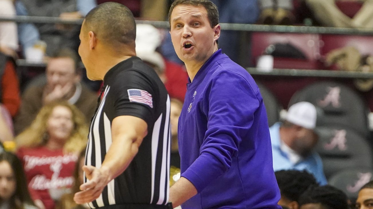 See Will Wade's eruption during LSU loss to Alabama, postgame rant: 'I have their back'