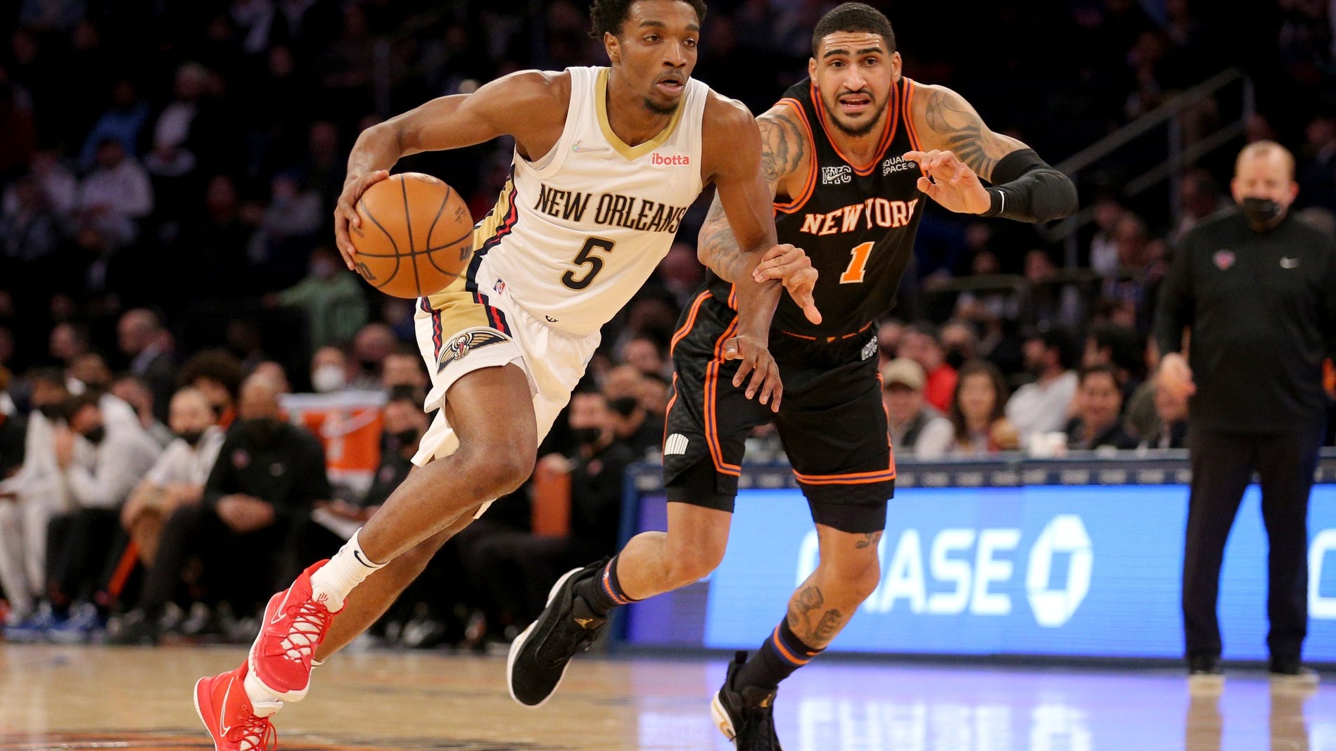 Pelicans roll past Knicks at MSG, snap 2-game skid