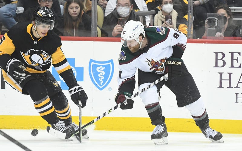  Arizona Coyotes right wing Phil Kessel (81) and Pittsburgh Penguins defenseman John Marino (6) vie for the puck 