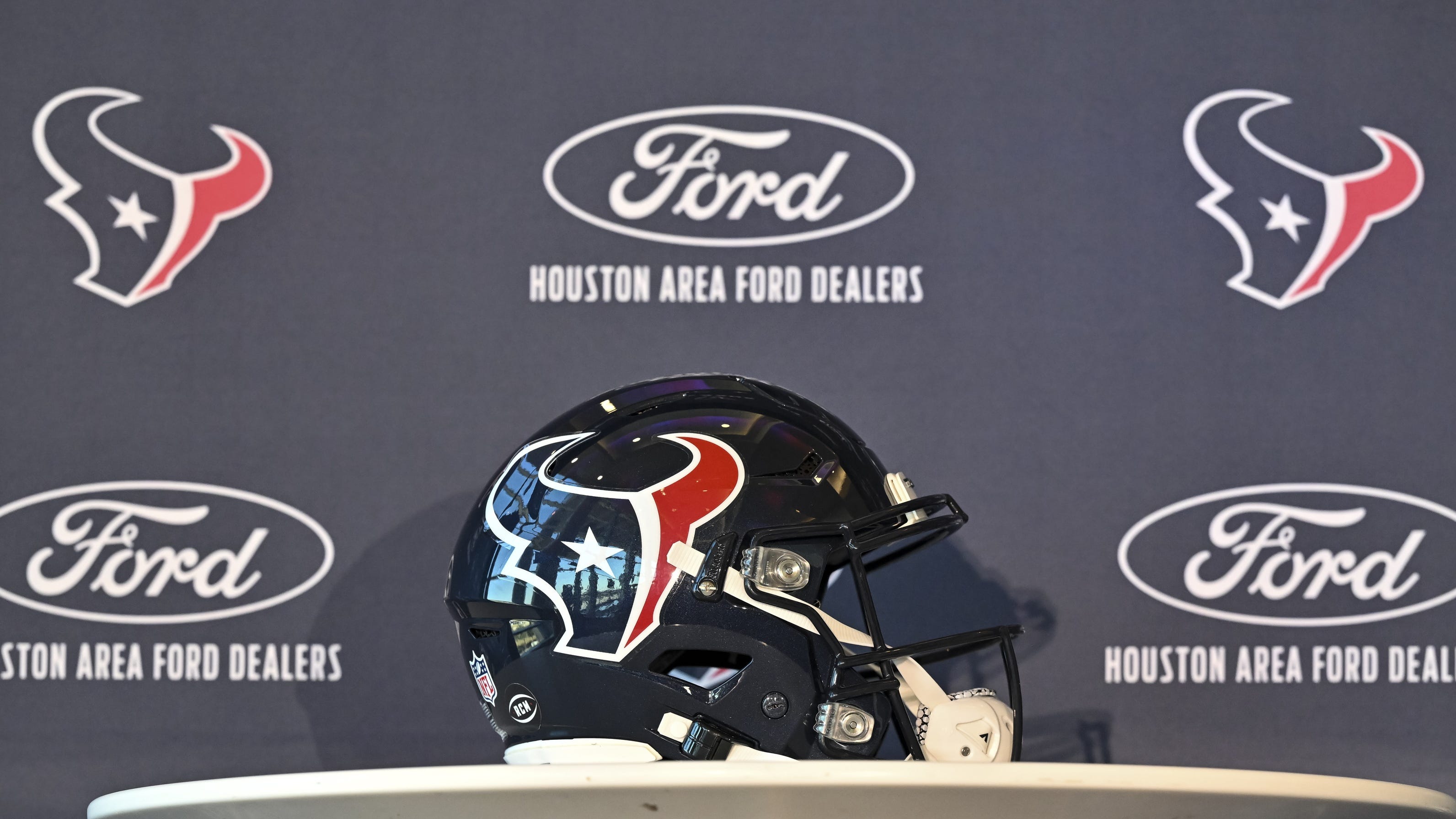 Texans announce 2022 coaching staff under Lovie Smith