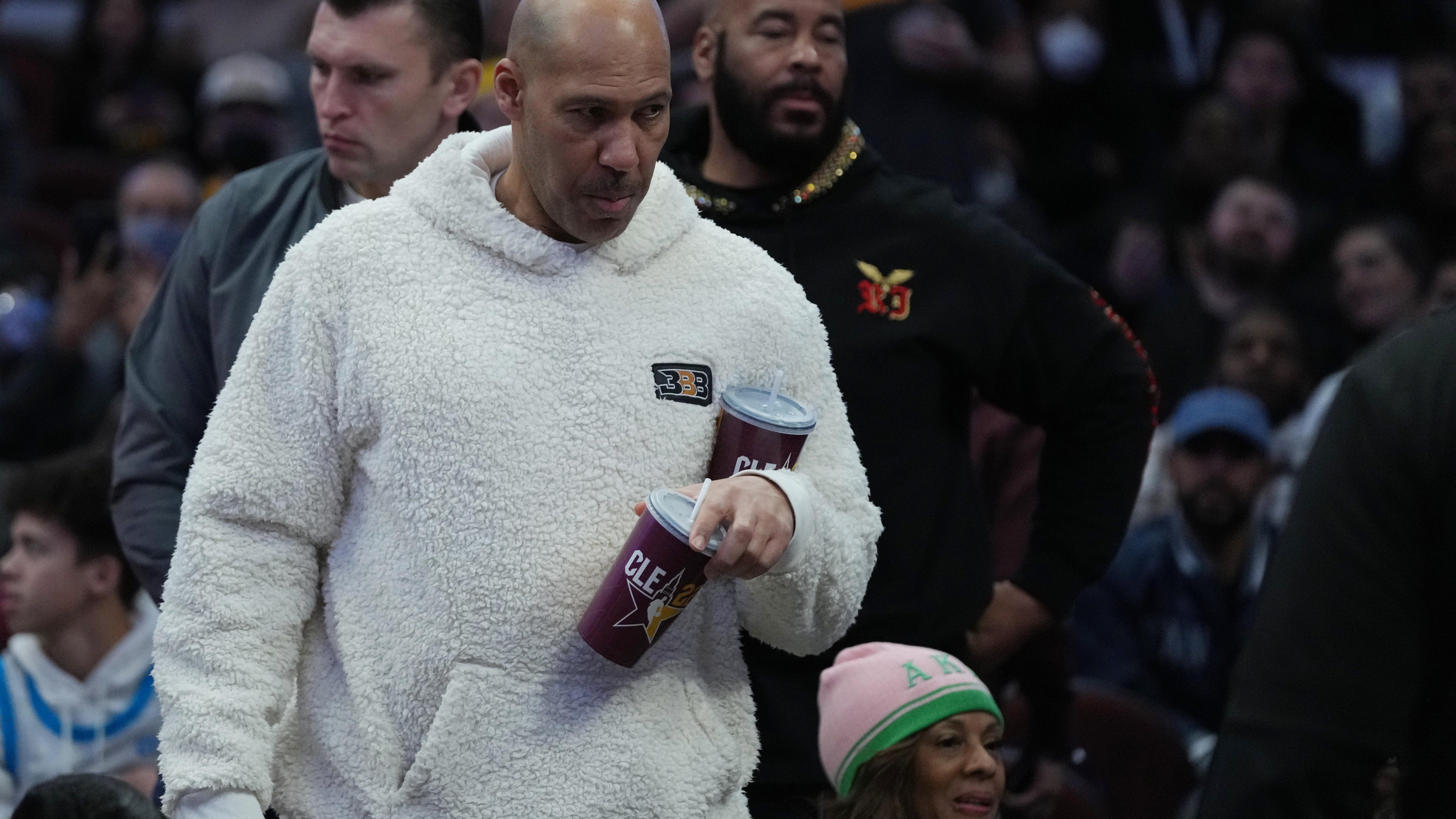 LaVar Ball maintains he can beat MJ 1-on-1: 'How you gonna run through me?'