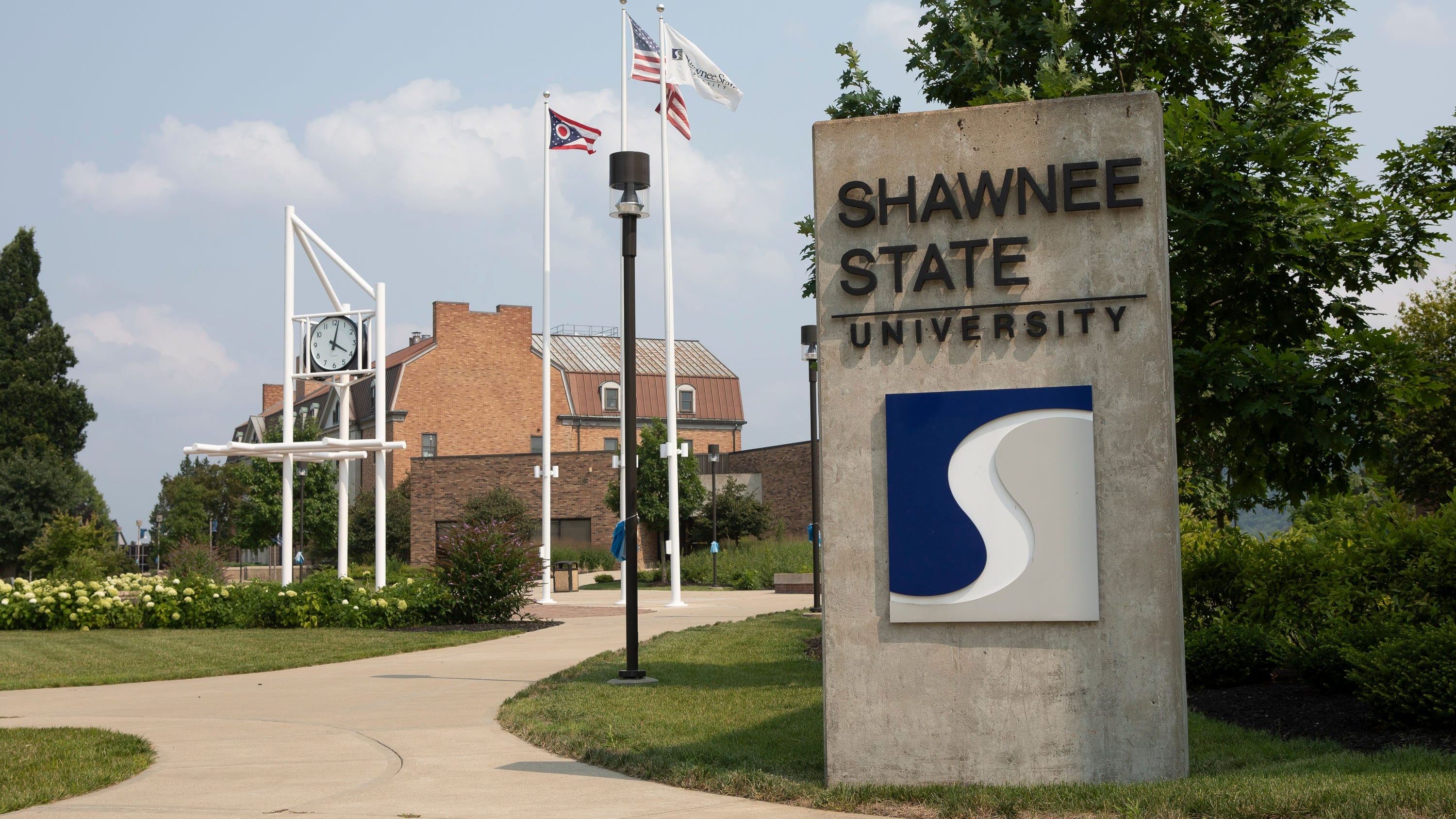 Professor wins $400K after school disciplines him for not using trans pronouns