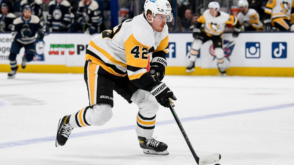 Kapanen aware he needs to play better, back on 3rd line