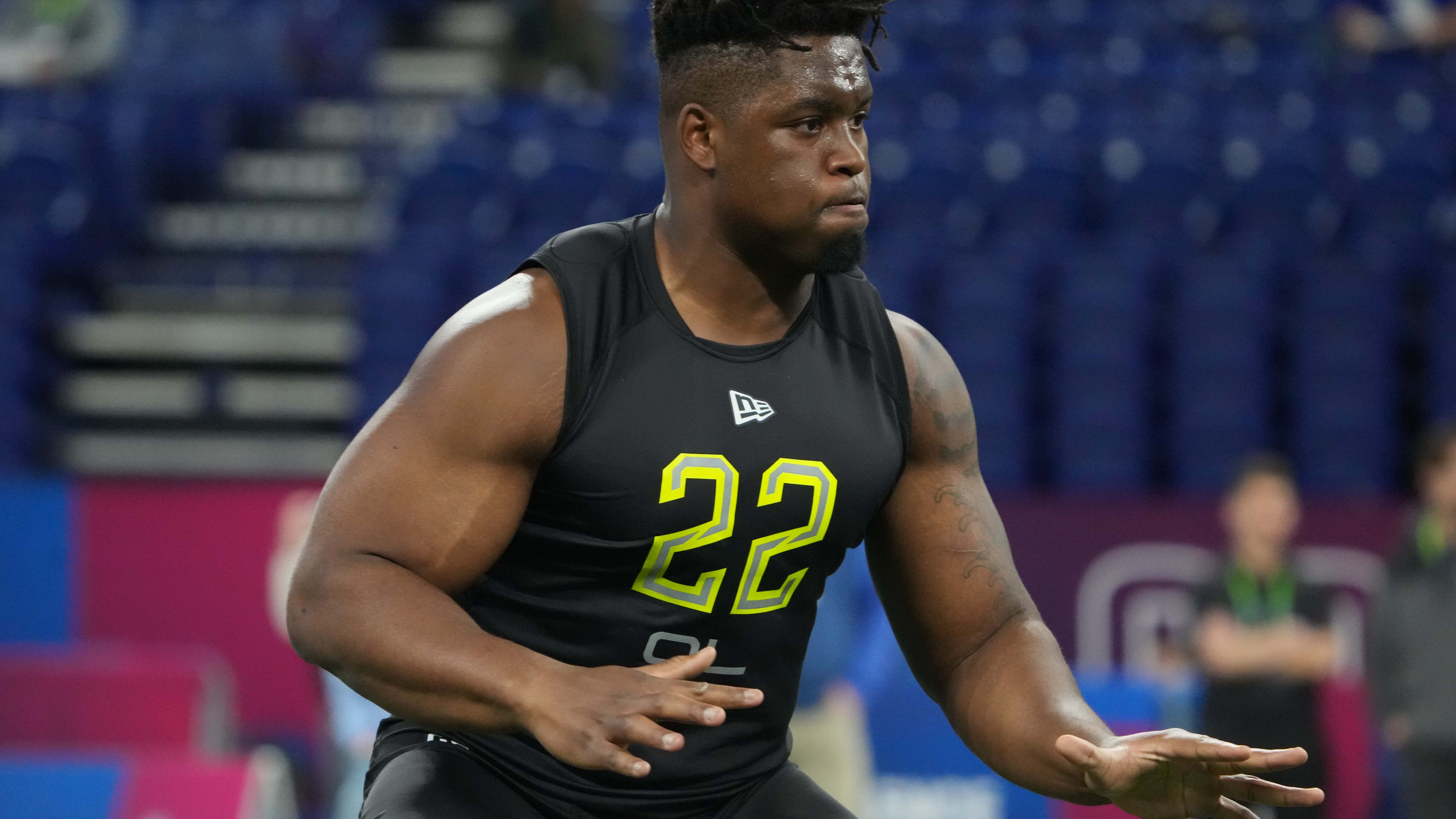 Dueling mock drafts give the Cowboys some o-line help