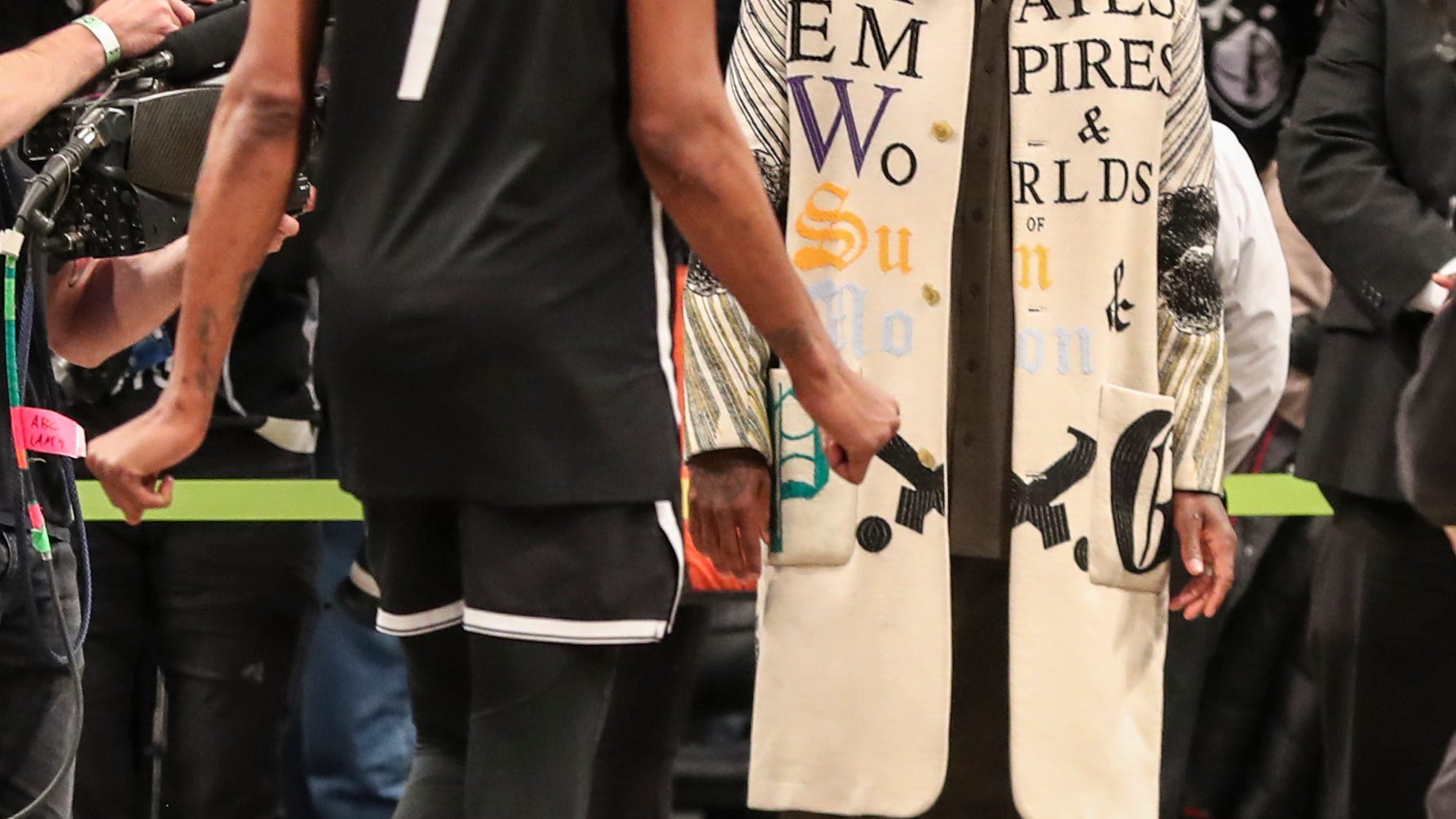 Kevin Durant calls out NYC Mayor Eric Adams after Kyrie Irving attends Sunday's game