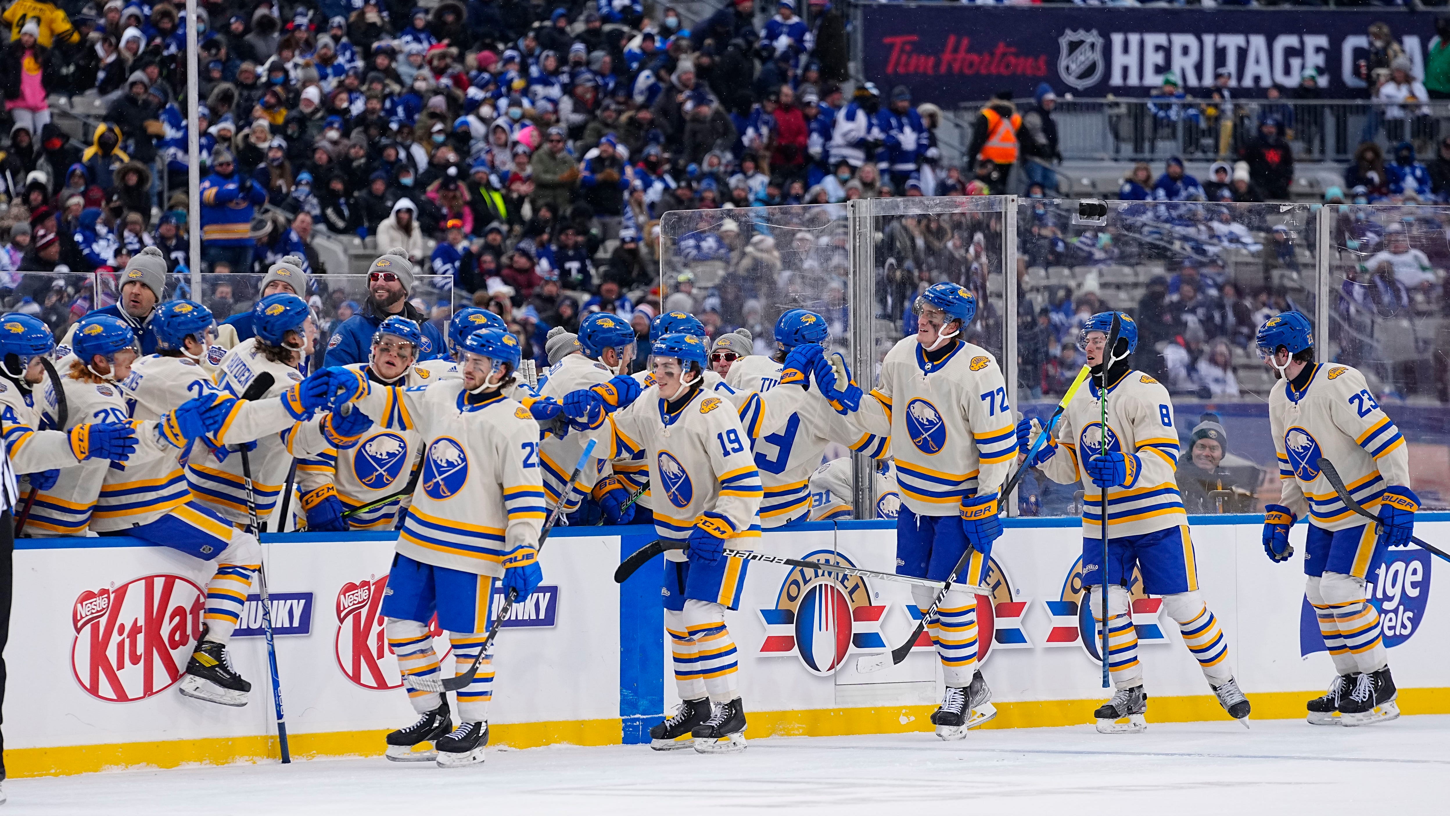Sabres beat Maple Leafs outdoors in Hamilton, Ontario