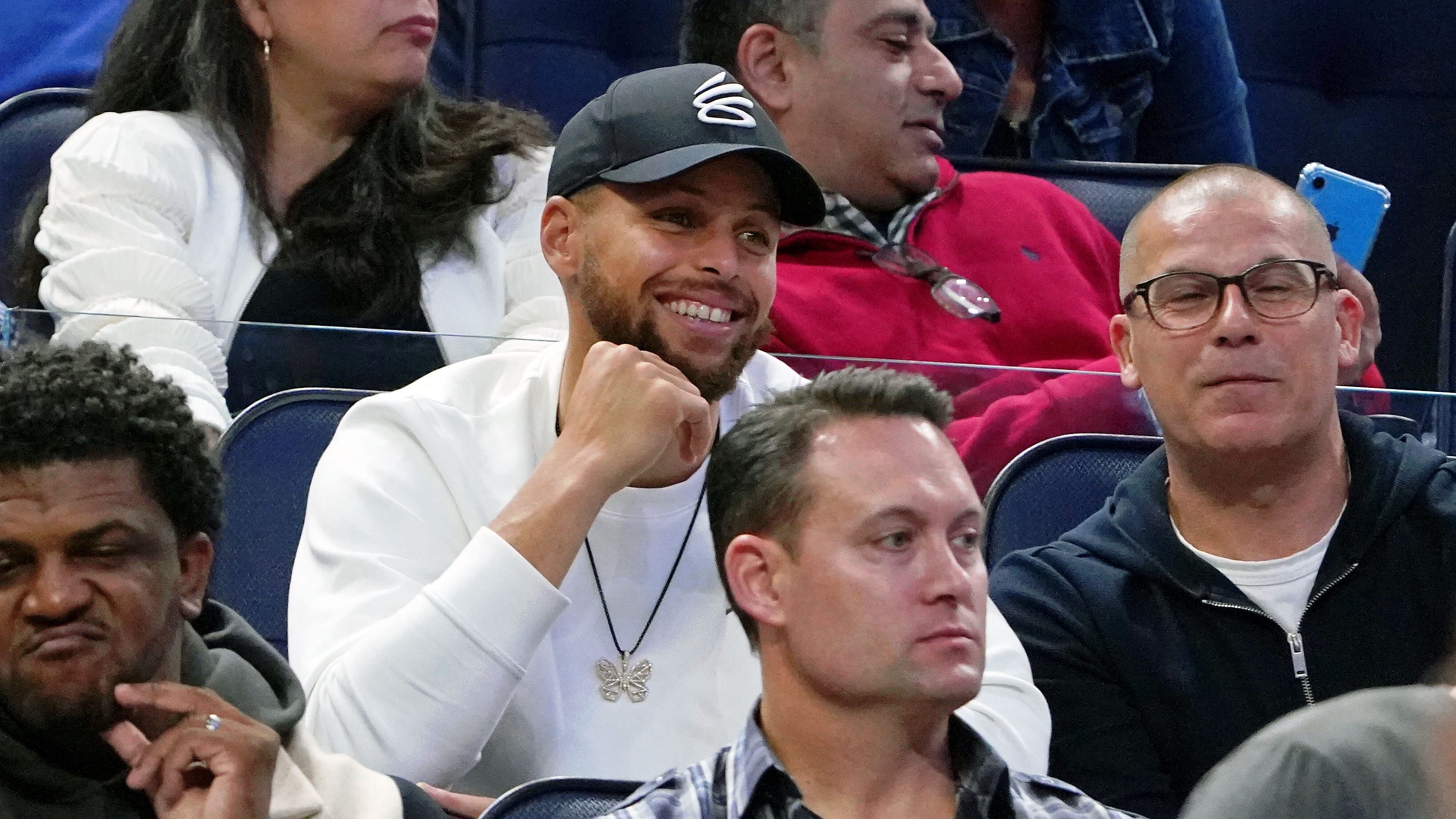 Steph Curry steals the show during Sweet 16 appearance at Chase Center