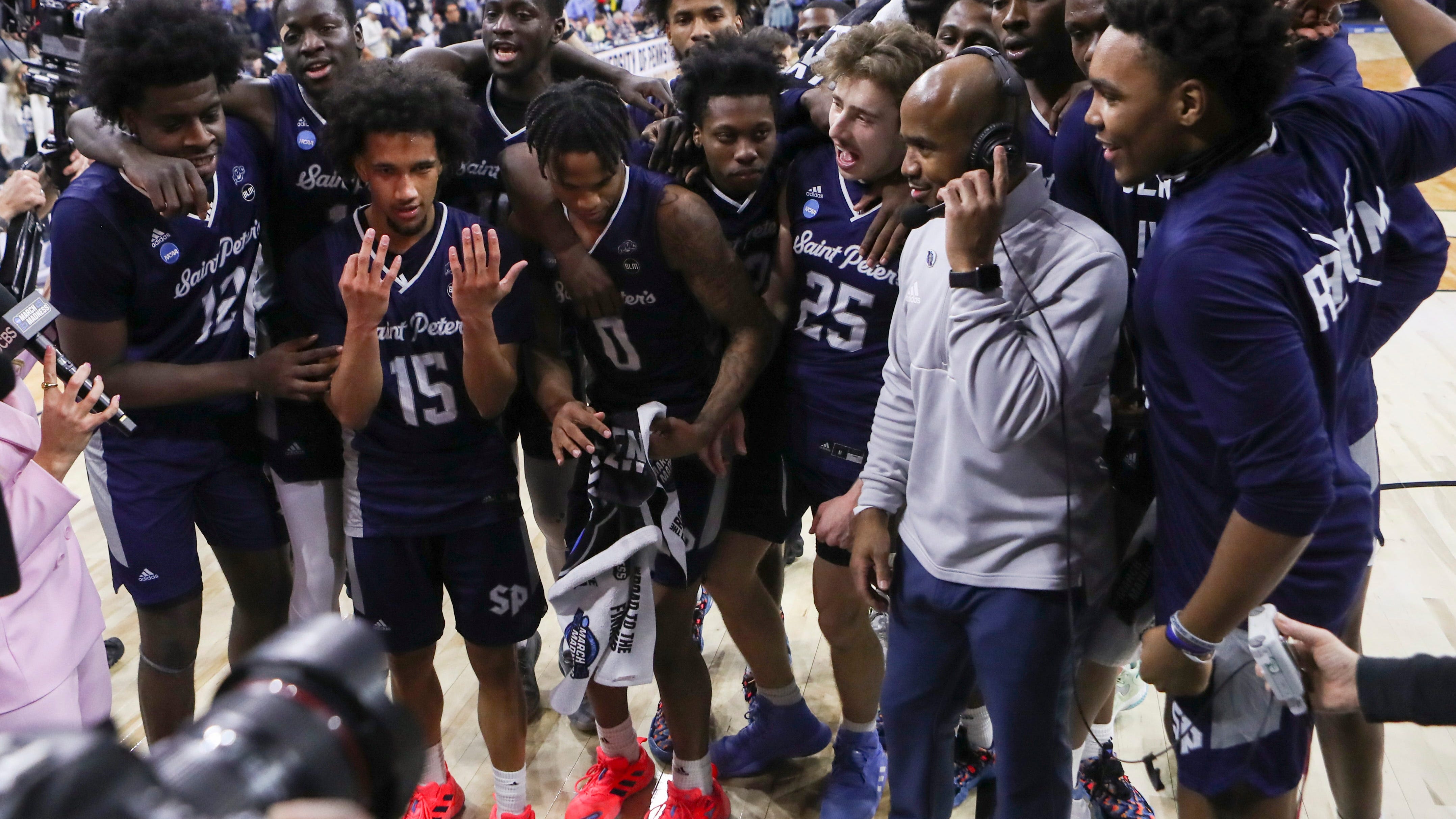 Saint Peter's Cinderella run continues, advances to the Elite 8 following upset over Purdue