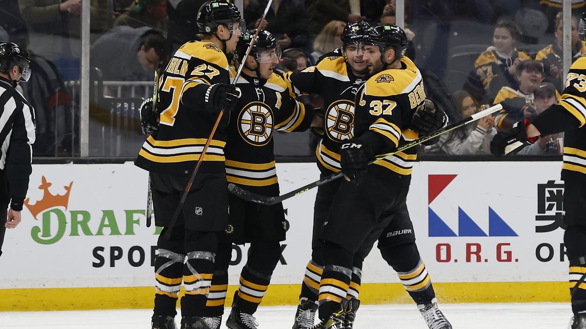 Bruins offense unstoppable as they roll Islanders for 4th straight win