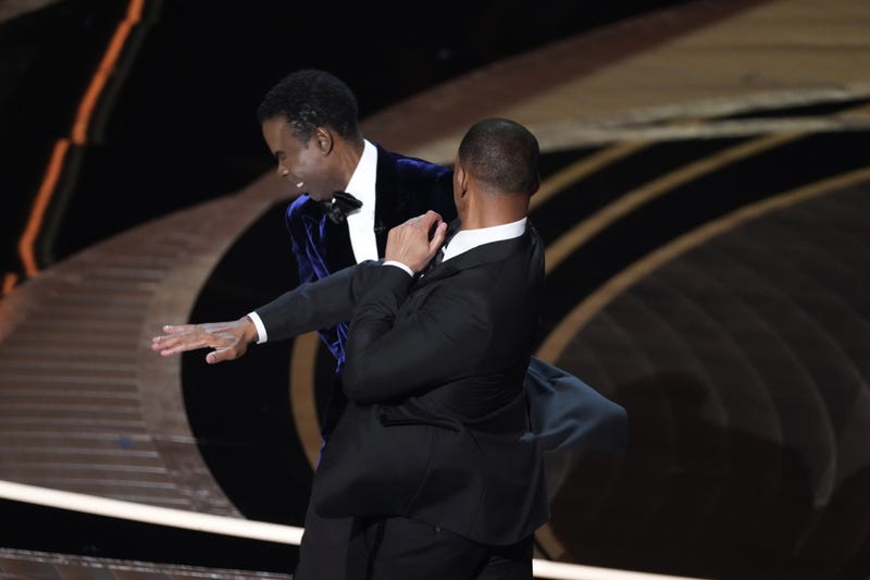 Will Smith violently removes all the taste from Chris Rock's mouth