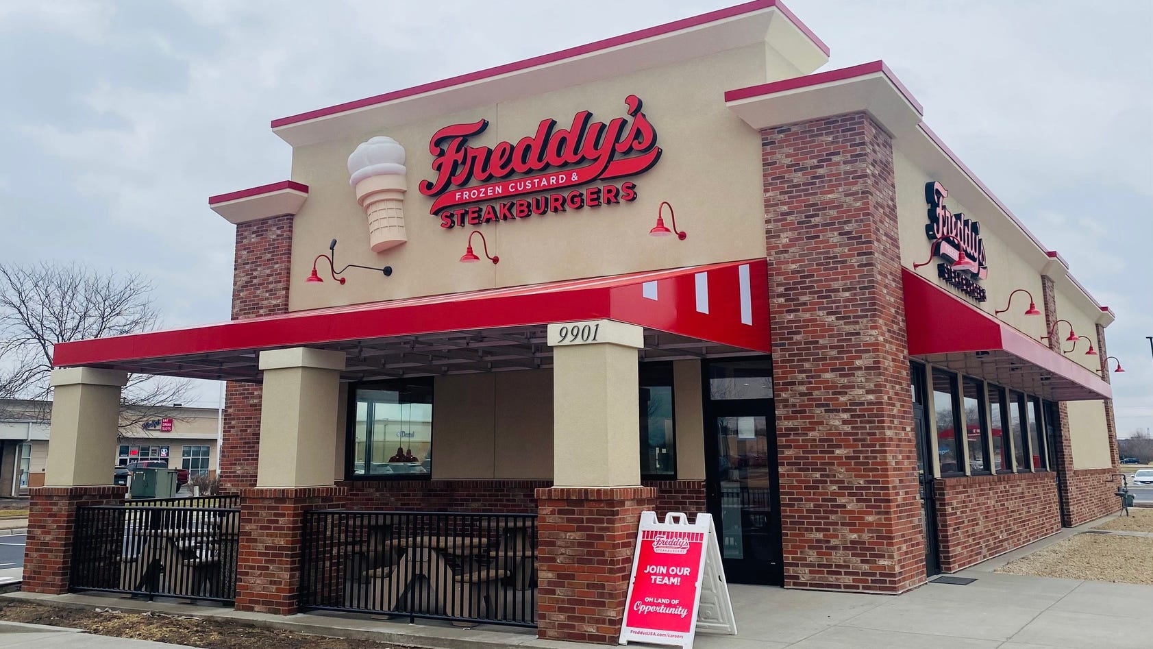 Fast food worker shot after argument over missing order