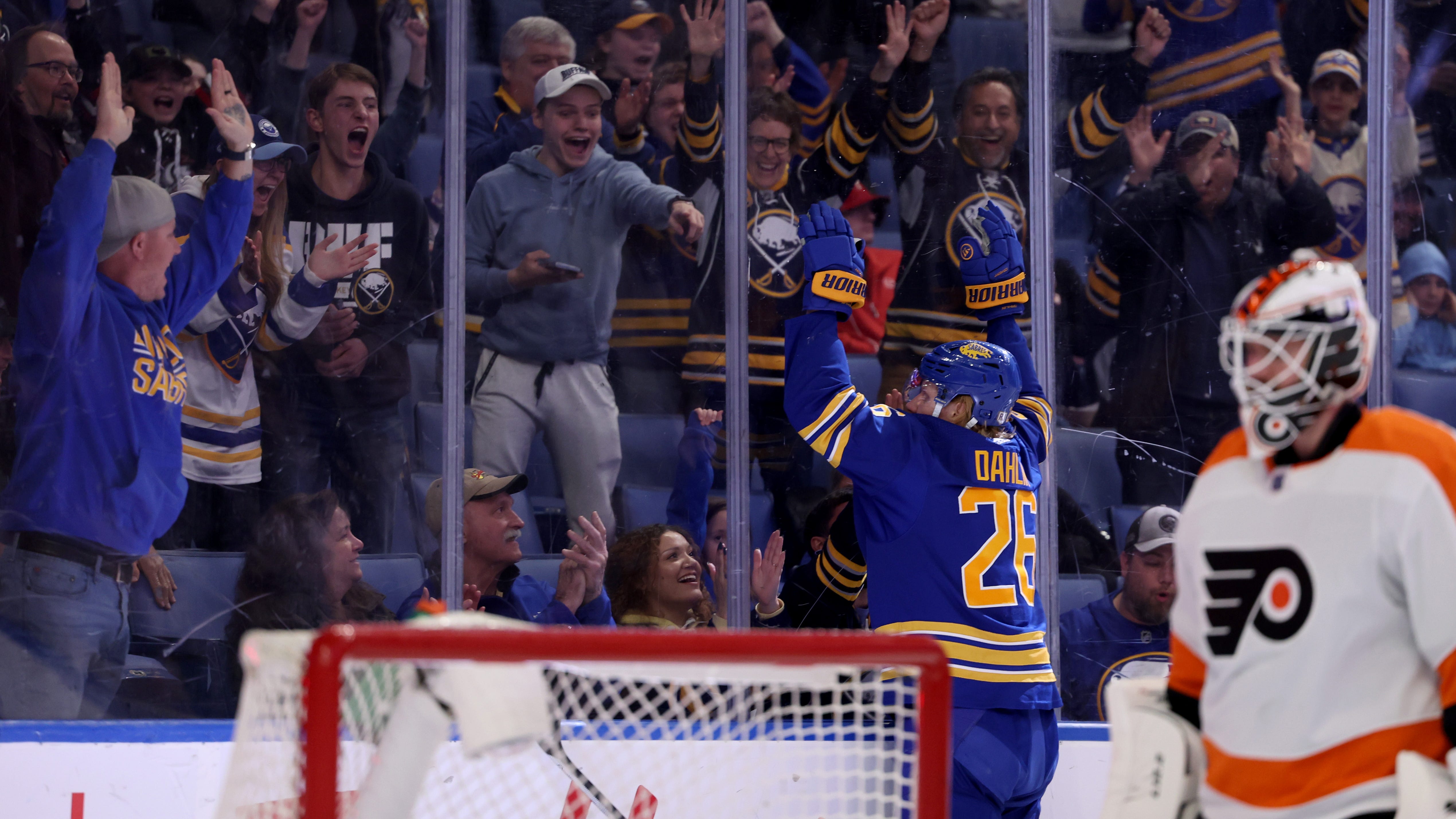Sabres complete comeback, hold on to beat Flyers