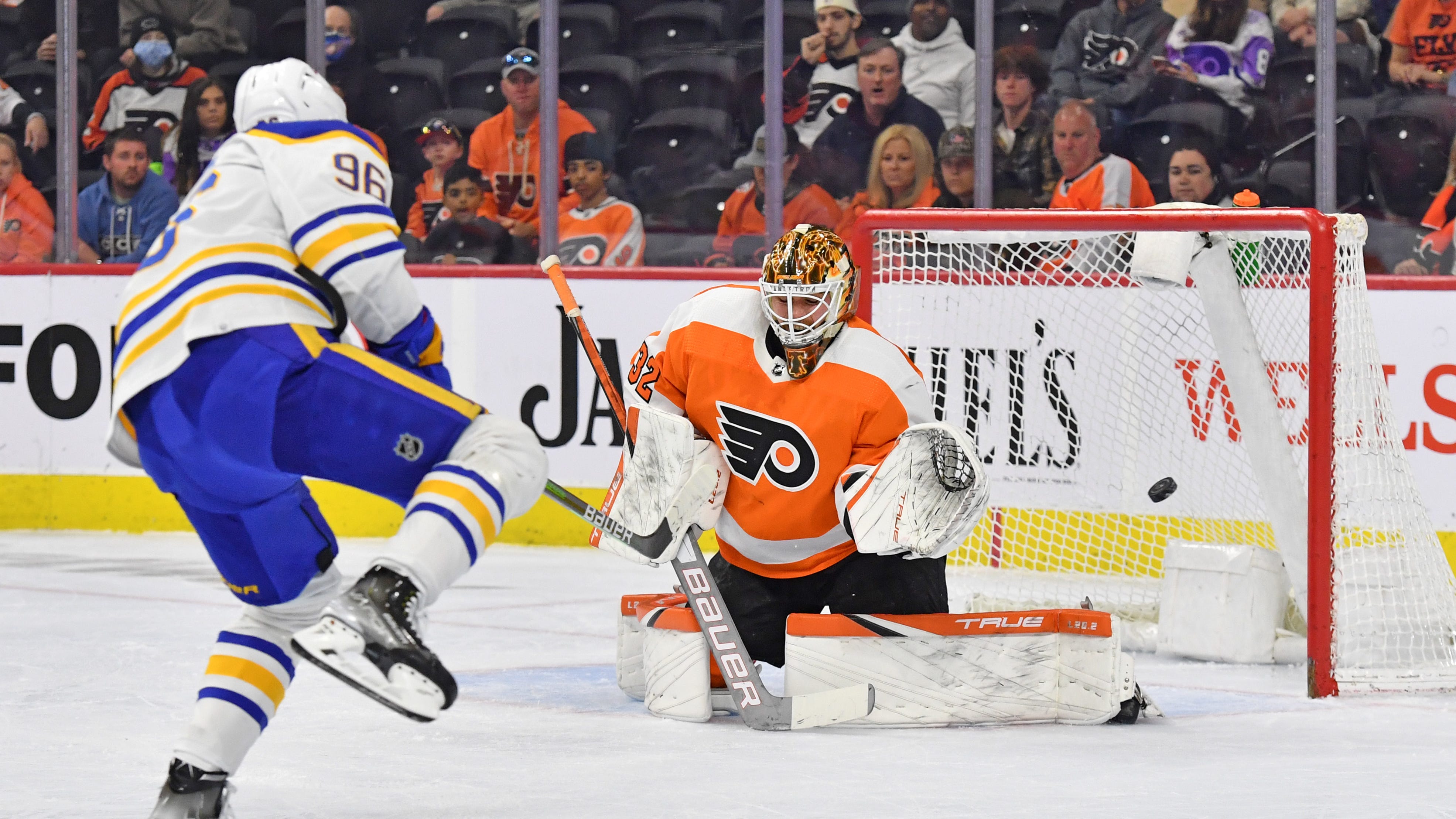 Sabres sweep weekend series with Flyers
