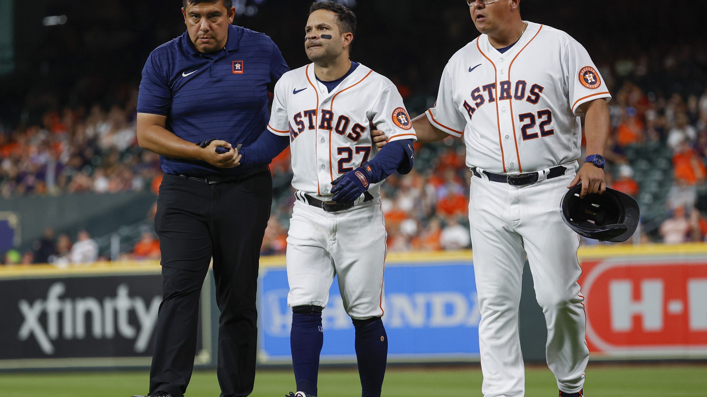Altuve feels better than expected after leaving Monday's game