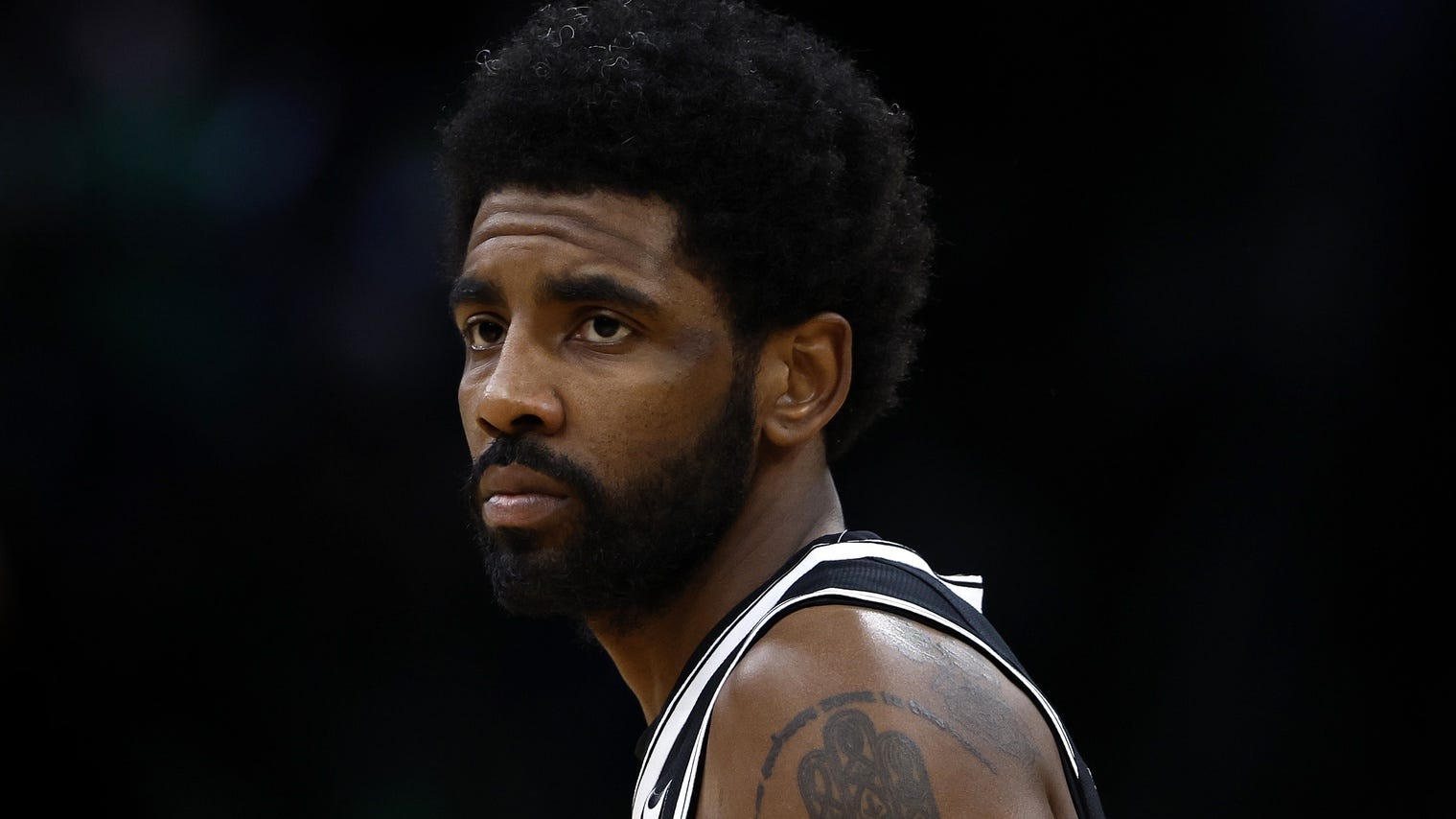 Mavericks "expected to heavily pursue" Kyrie Irving trade: Report